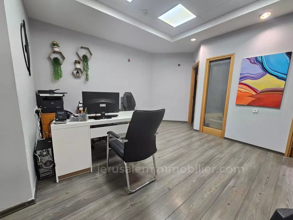 Ваши офисы готовы принять ваш бизнес в Гиват Шауль - JERUSALEM REAL ESTATE 026786595