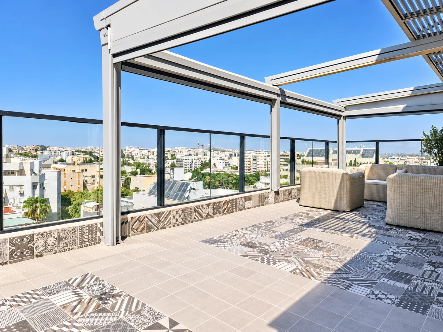 Duplex de 170 m² au cœur de Raanana – Terrasse 55 m², jacuzzi et suite parentale avec sauna